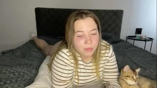 Image 10 of ember_bunny Stream on Chaturbate on 21 days ago
