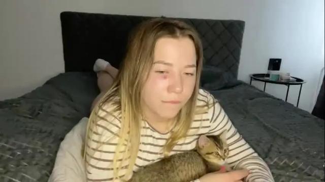 Image 12 of ember_bunny Stream on Chaturbate on 21 days ago