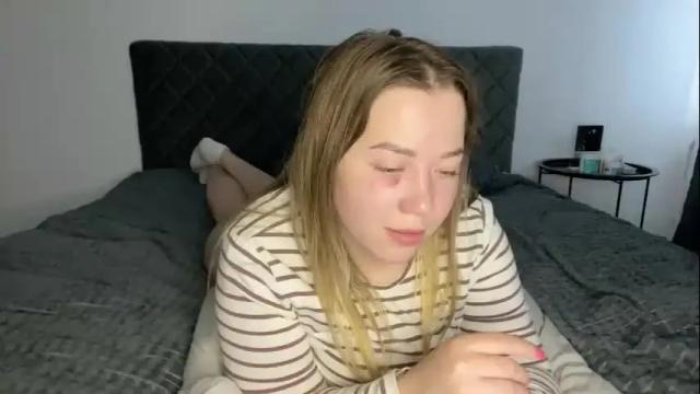 Image 4 of ember_bunny Stream on Chaturbate on 21 days ago