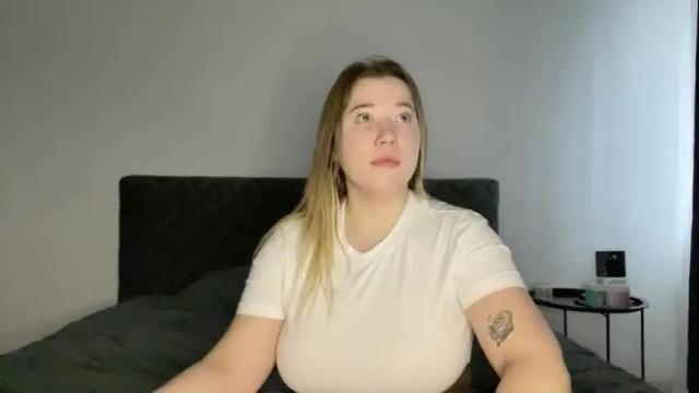 Image 2 of ember_bunny Stream on Chaturbate on 20 days ago