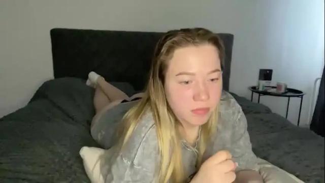 Image 12 of ember_bunny Stream on Chaturbate on 15 days ago