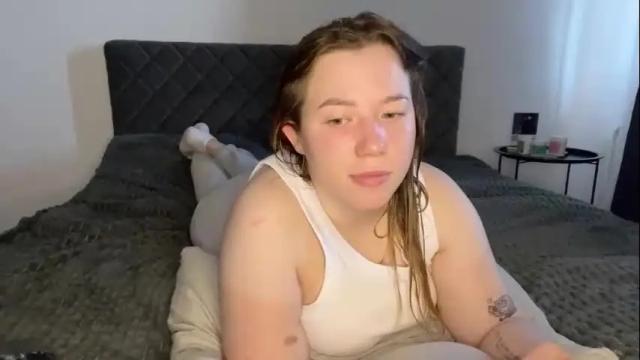 Image 2 of ember_bunny Stream on Chaturbate on 14 days ago