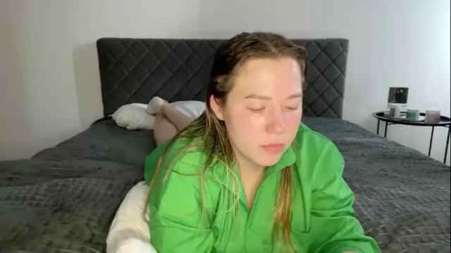 Image 2 of ember_bunny Stream on Chaturbate on 13 days ago
