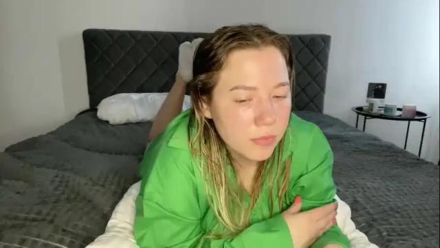 Image 4 of ember_bunny Stream on Chaturbate on 13 days ago