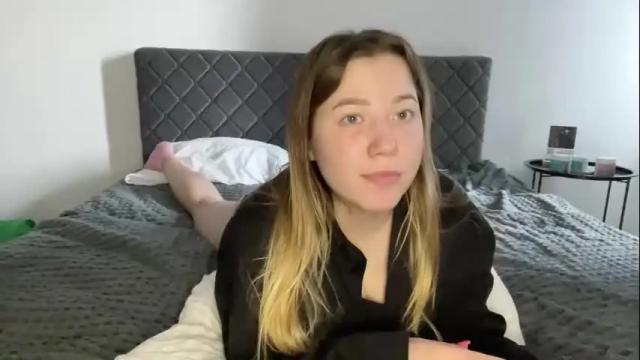 Image 3 of ember_bunny Stream on Chaturbate on 12 days ago