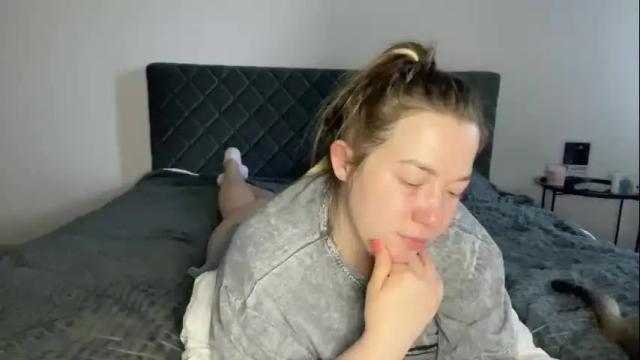 Image 4 of ember_bunny Stream on Chaturbate on 9 days ago