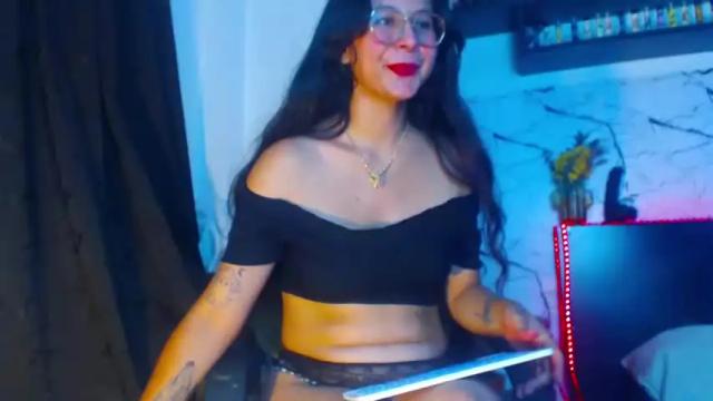 Image 12 of ember_cooper Stream on Chaturbate on 13 months ago