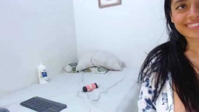 Image 2 of ember_wanda Stream on Chaturbate on 17 months ago