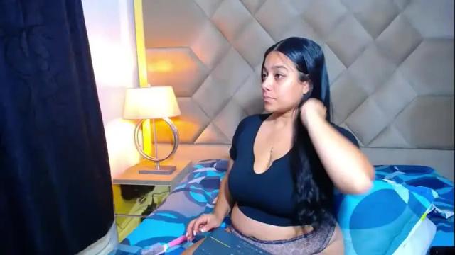 Image 2 of ember_wanda_ Stream on Chaturbate on 2 months ago
