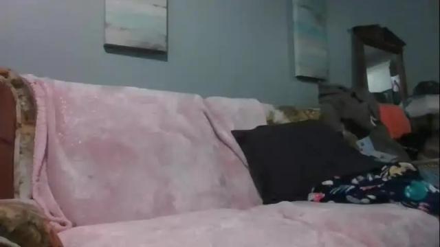 Image 10 of emberkingsleigh Stream on Chaturbate on 23 months ago