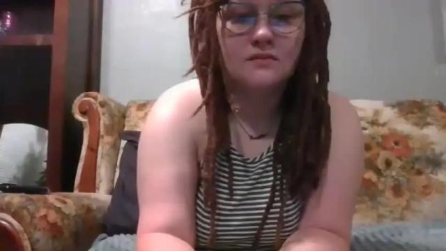 Image 3 of emberkingsleigh Stream on Chaturbate on 22 months ago