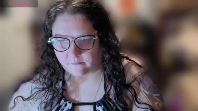 Image 3 of emberlynnix Stream on Chaturbate on 2 months ago