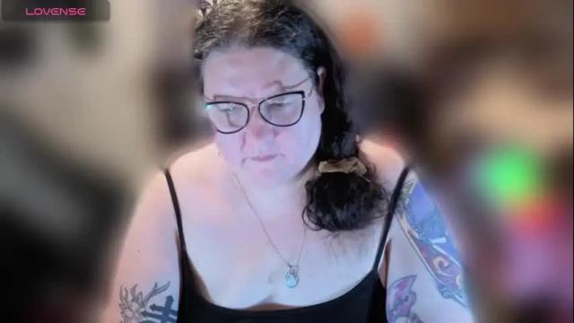 Image 2 of emberlynnix Stream on Chaturbate on 2 months ago