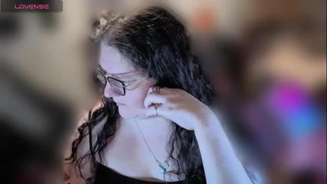 Image 3 of emberlynnix Stream on Chaturbate on 2 months ago