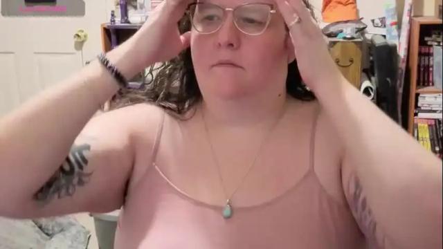 Image 3 of emberlynnix Stream on Chaturbate on 2 months ago