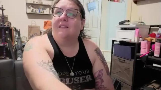 Image 4 of emberlynnix Stream on Chaturbate on 1 month ago
