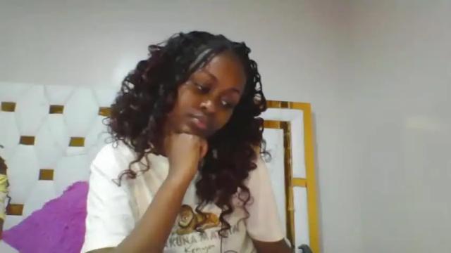 Image 12 of embermalkia_101 Stream on Chaturbate on 14 months ago