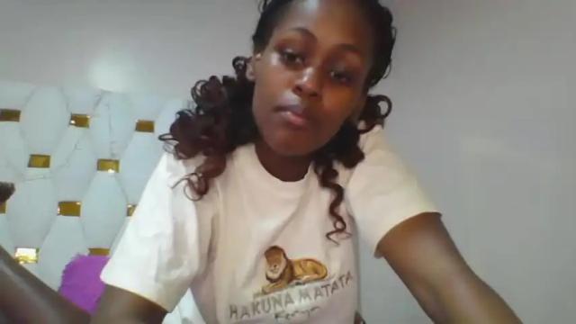 Image 2 of embermalkia_101 Stream on Chaturbate on 14 months ago