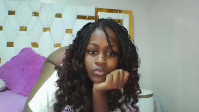 Image 8 of embermalkia_101 Stream on Chaturbate on 14 months ago