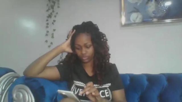Image 2 of embermalkia_101 Stream on Chaturbate on 14 months ago