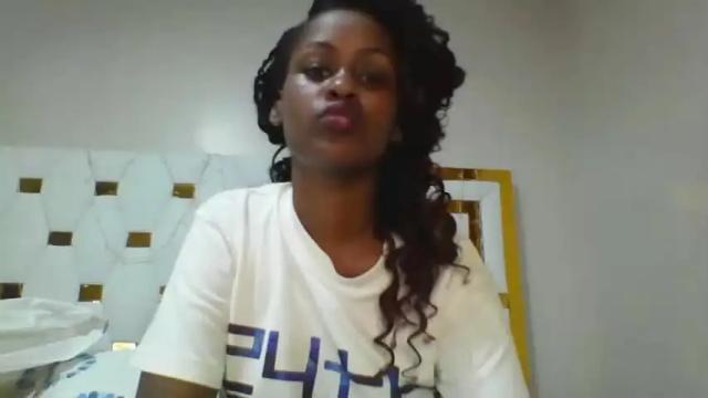 Image 12 of embermalkia_101 Stream on Chaturbate on 14 months ago