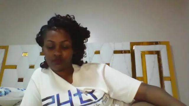 Image 2 of embermalkia_101 Stream on Chaturbate on 14 months ago