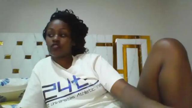 Image 7 of embermalkia_101 Stream on Chaturbate on 14 months ago