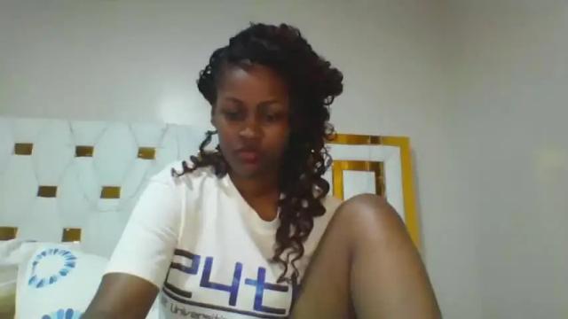 Image 8 of embermalkia_101 Stream on Chaturbate on 14 months ago