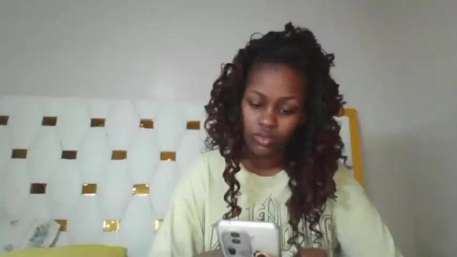 Image 3 of embermalkia_101 Stream on Chaturbate on 14 months ago