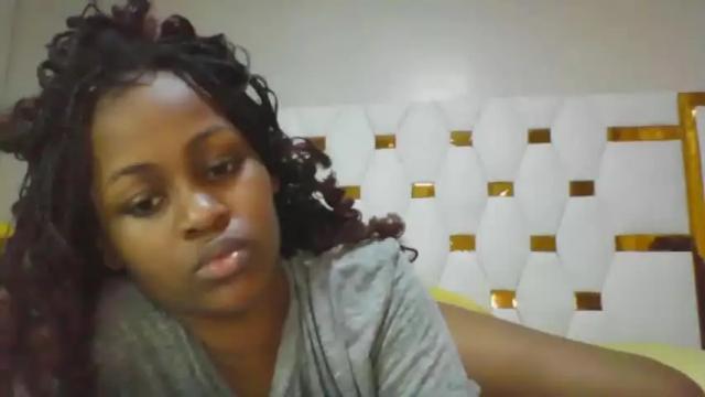 Image 2 of embermalkia_101 Stream on Chaturbate on 14 months ago