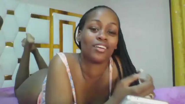 Image 2 of embermalkia_101 Stream on Chaturbate on 13 months ago