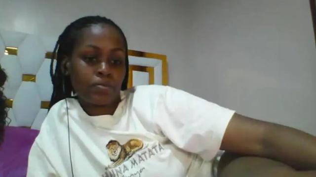 Image 3 of embermalkia_101 Stream on Chaturbate on 13 months ago