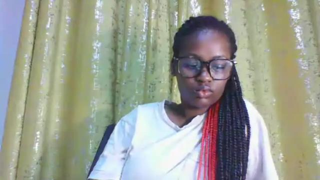 Image 2 of embermalkia_101 Stream on Chaturbate on 13 months ago