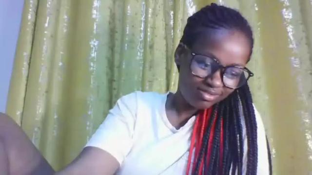 Image 3 of embermalkia_101 Stream on Chaturbate on 13 months ago