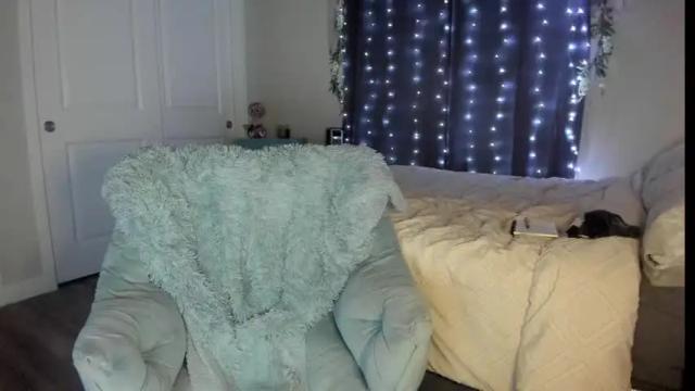 Image 12 of emberpheonixxx Stream on Chaturbate on 14 months ago