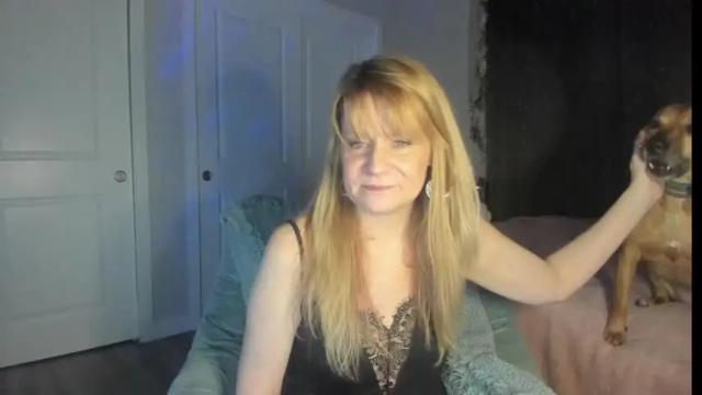 Image 10 of emberpheonixxx Stream on Chaturbate on 14 months ago