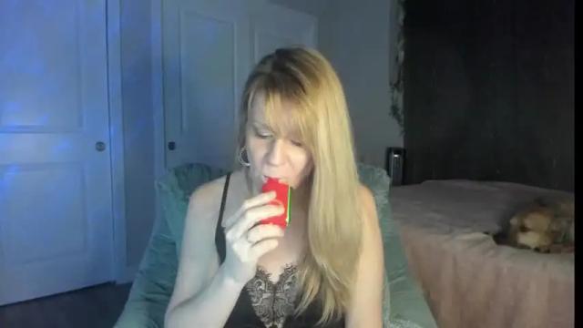 Image 12 of emberpheonixxx Stream on Chaturbate on 14 months ago