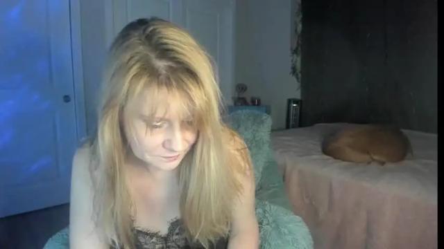 Image 2 of emberpheonixxx Stream on Chaturbate on 14 months ago