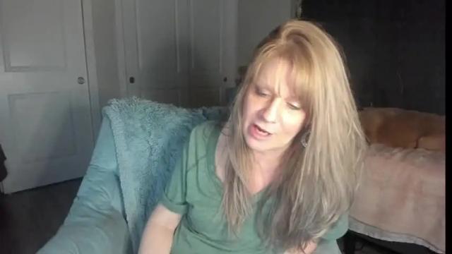 Image 2 of emberpheonixxx Stream on Chaturbate on 13 months ago