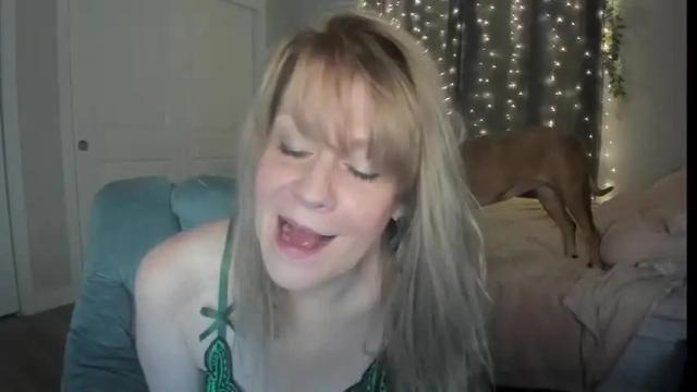 Image 10 of emberpheonixxx Stream on Chaturbate on 13 months ago