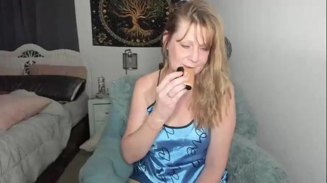 Image 10 of emberpheonixxx Stream on Chaturbate on 1 month ago