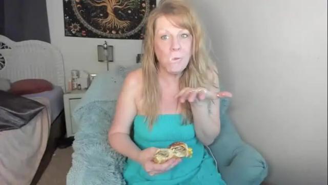 Image 10 of emberpheonixxx Stream on Chaturbate on 8 days ago