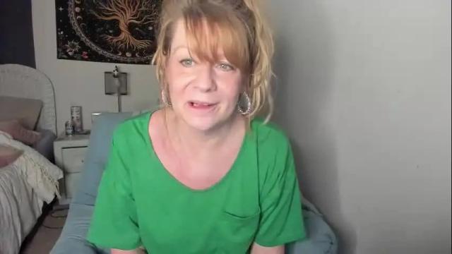 Image 11 of emberpheonixxx Stream on Chaturbate on 2 days ago