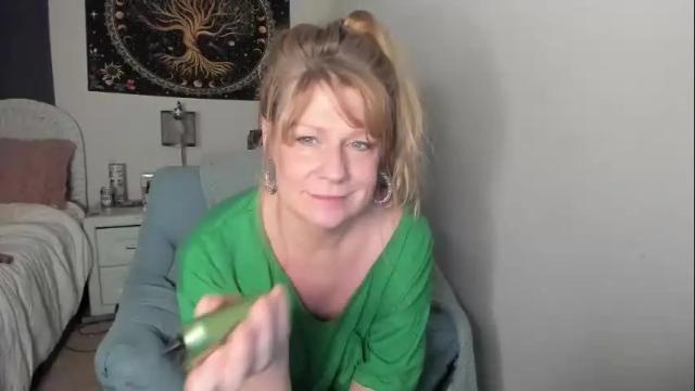 Image 3 of emberpheonixxx Stream on Chaturbate on 2 days ago
