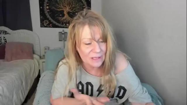 Image 2 of emberpheonixxx Stream on Chaturbate on 1 month ago