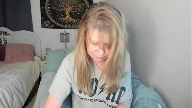 Image 4 of emberpheonixxx Stream on Chaturbate on 1 month ago