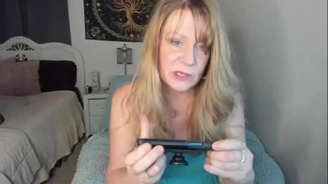 Image 4 of emberpheonixxx Stream on Chaturbate on 1 month ago