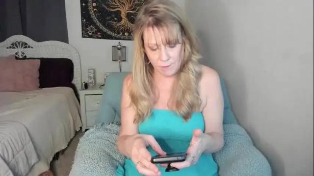 Image 6 of emberpheonixxx Stream on Chaturbate on 1 month ago