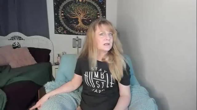 Image 12 of emberpheonixxx Stream on Chaturbate on 21 days ago