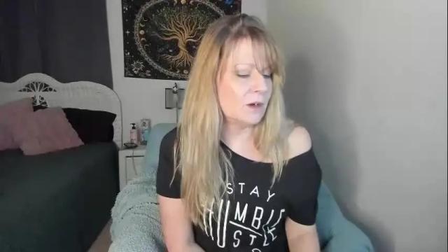 Image 8 of emberpheonixxx Stream on Chaturbate on 21 days ago